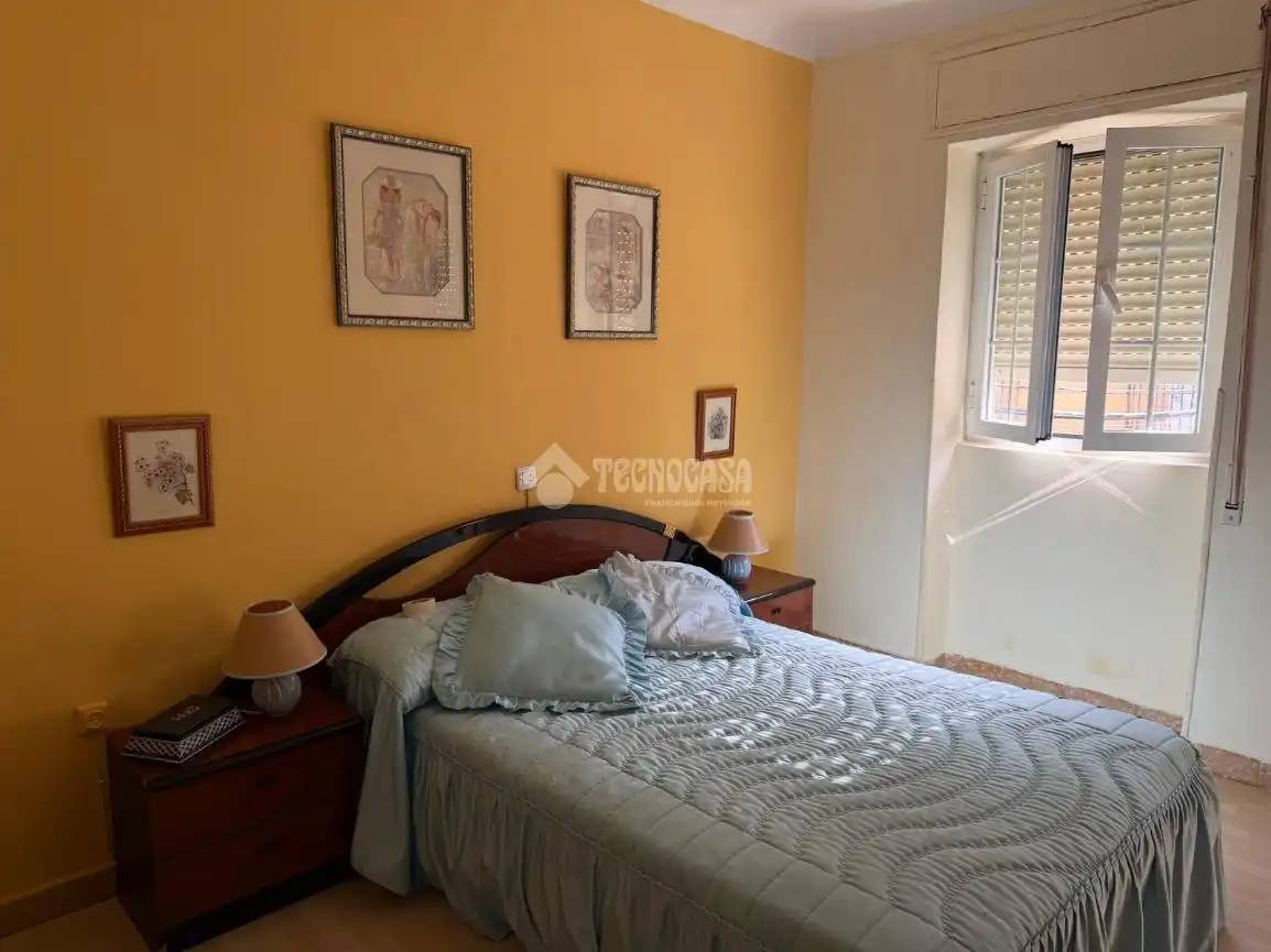 Dormitori de Casa adosada en venda en Jaén amb Aire condicionat, Terrassa i Moblat