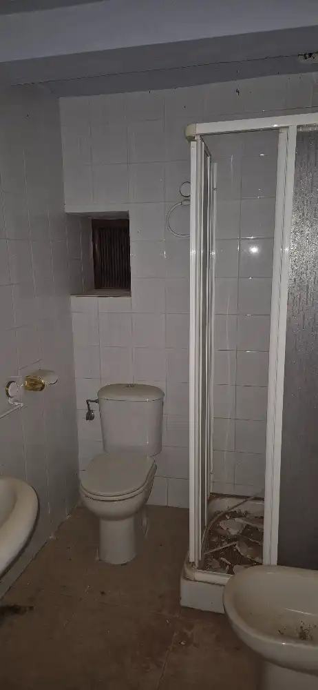 Bathroom of Houses for sale in Casas-Ibáñez
