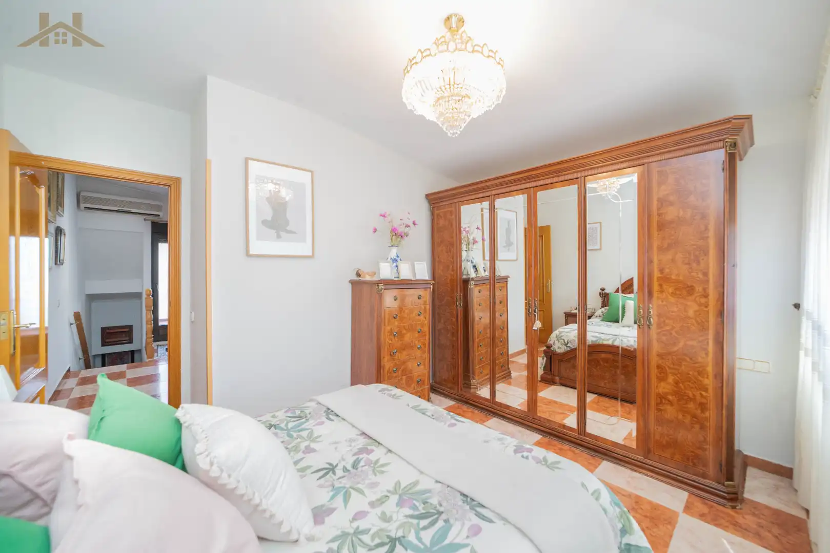Habitación de Casa adosada en venta en Villaviciosa de Odón con Aire acondicionado, Terraza y Trastero