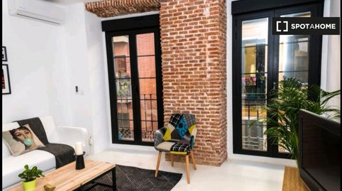 Apartamento de 2 dormitorios en alquiler en Embajadores, Madrid