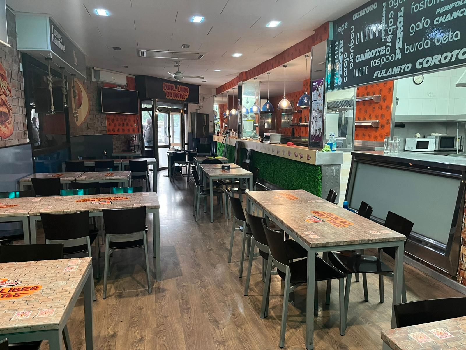 Local en traspaso en L'Hospitalet de Llobregat con Aire acondicionado, Calefacción y Parquet