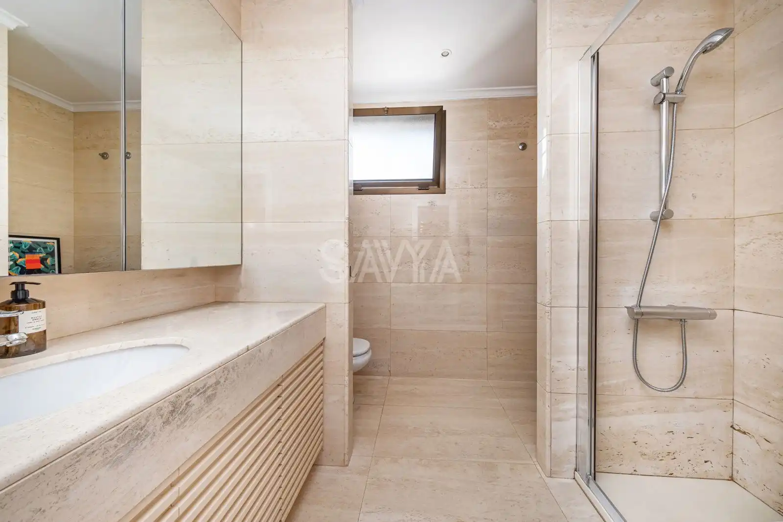 Badezimmer von Dachboden zur Miete in Barcelona mit Klimaanlage, Heizung und Terrasse