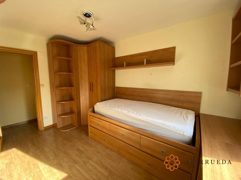 Bedroom of Flat to rent in  Zaragoza Capital  with Air Conditioner and Heating