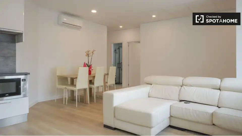 Living room of Flat for rent in Madrid  with Air Conditioner, Heating and Furnished