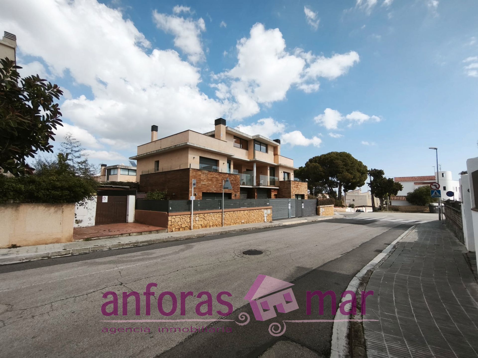 Exterior view of Single-family semi-detached for sale in Torredembarra  with Air Conditioner, Heating and Private garden