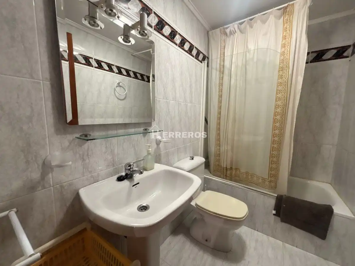 Baño de Piso en venta en  Logroño con Calefacción, Parquet y Terraza
