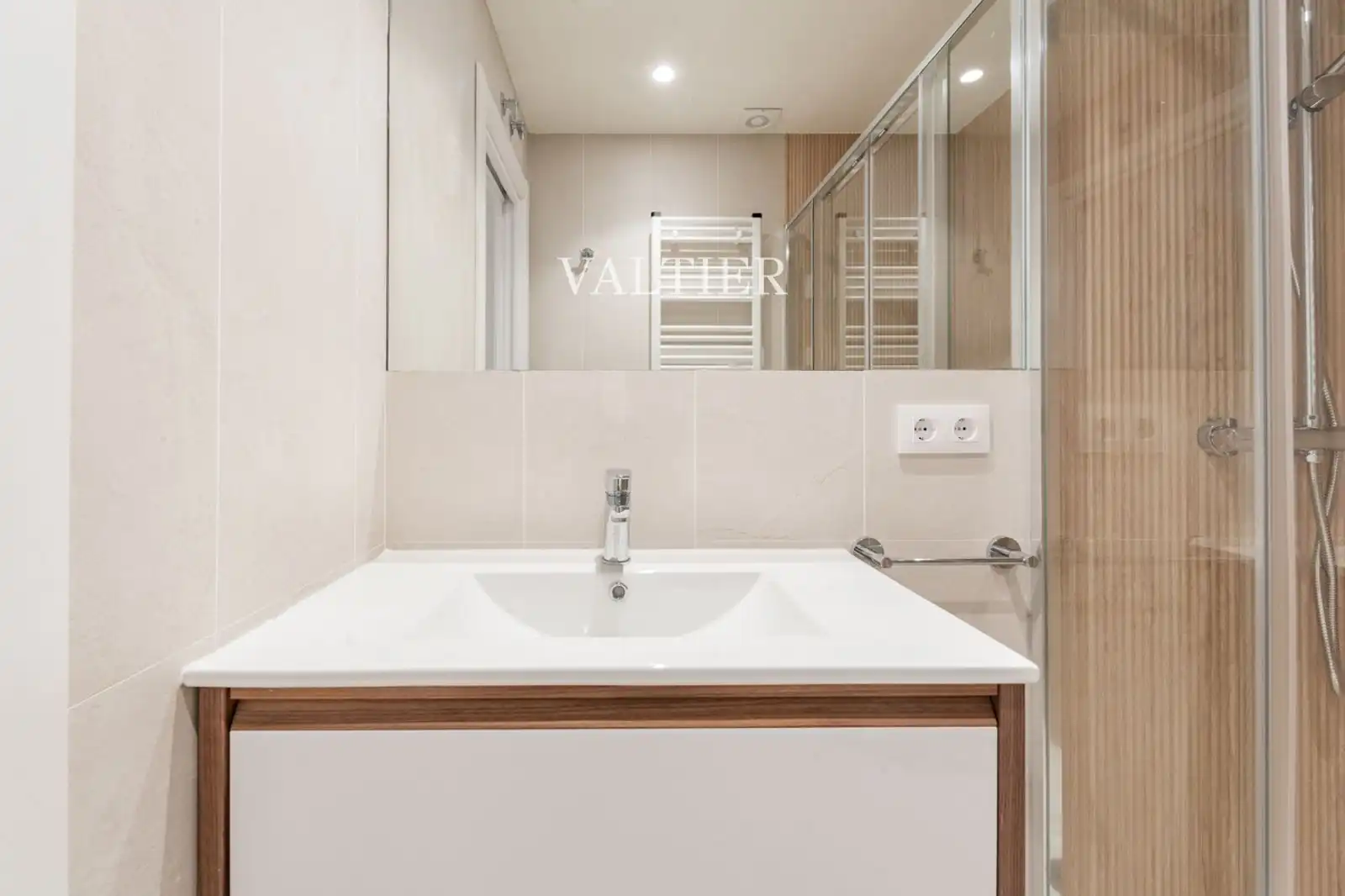 Badezimmer von Wohnung zur Miete in Madrid mit Klimaanlage, Heizung und Terrasse