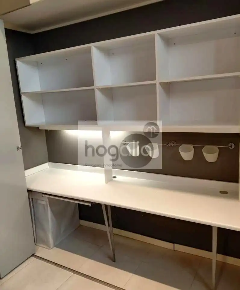 Dormitori de Estudi de lloguer en Sevilla amb Aire condicionat i Moblat