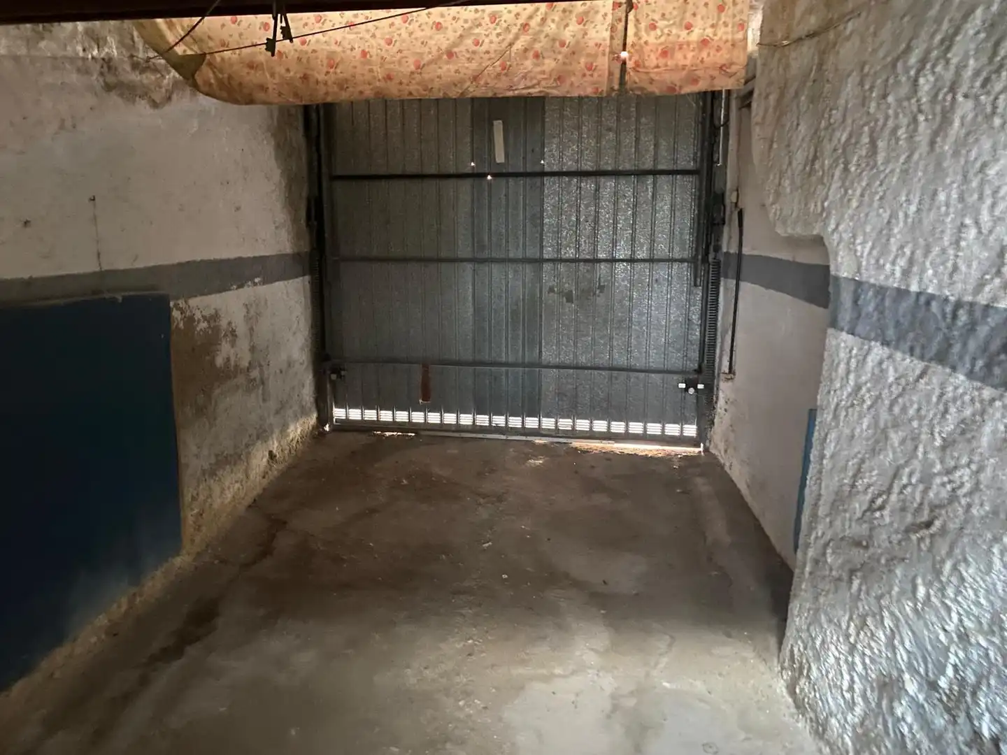 Parking of Country homes for sale in Torralba de los Sisones
