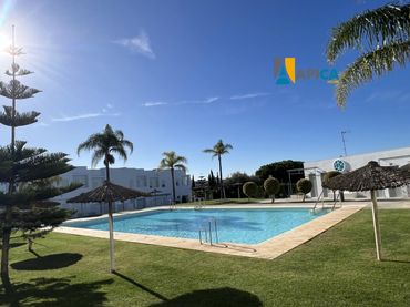 Adosado con piscina en venta en Conil
