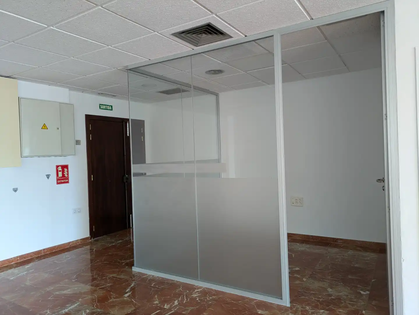 Büro zur Miete in Cornellà de Llobregat mit Klimaanlage, Heizung und Internet