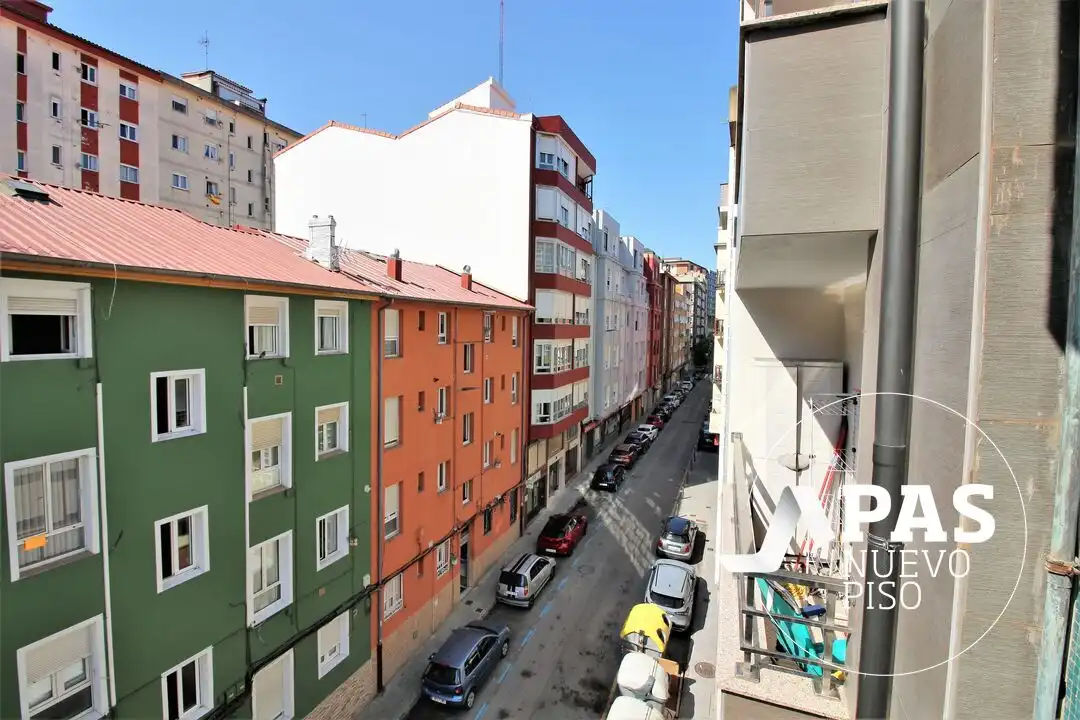 Vista exterior de Piso en venta en Santander con Balcón