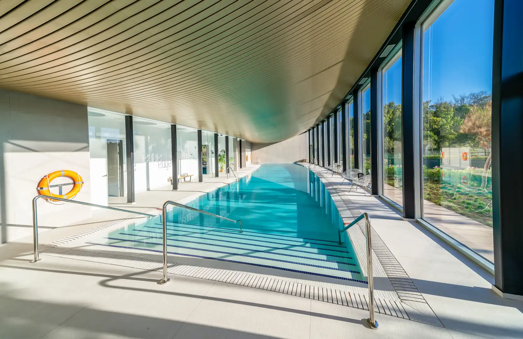 Piscina de Apartamento de alquiler en Estepona con Aire acondicionado, Calefacción y Terraza