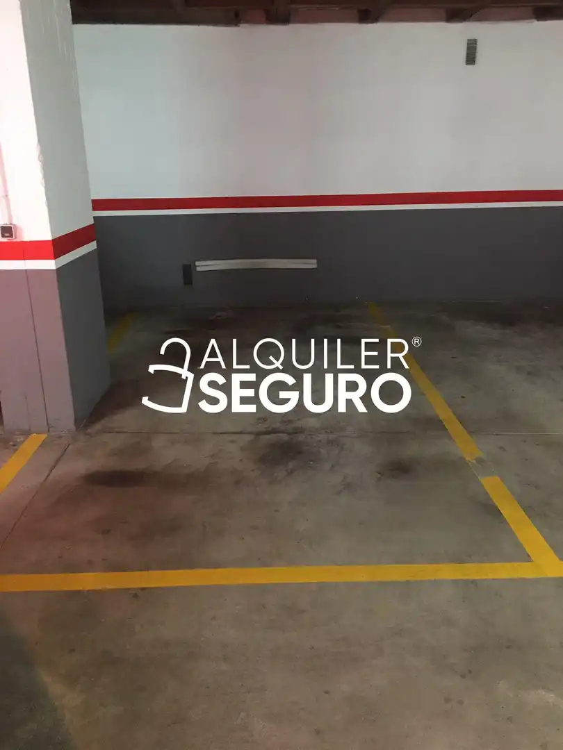 Parking de Piso de alquiler en Valladolid con Calefacción y Amueblado