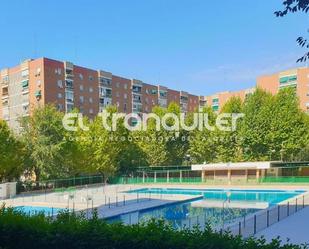 Vista exterior de Pis de lloguer en Alcorcón amb Terrassa i Piscina