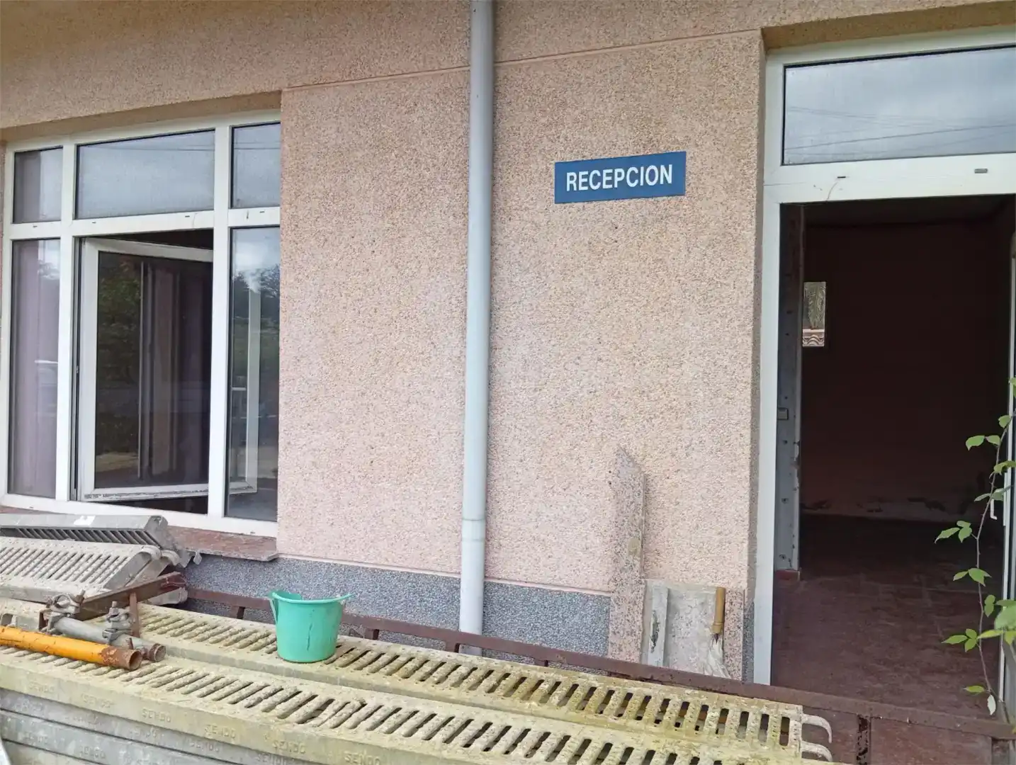 Außenansicht von Geschaftsraum zur Miete in Llanes