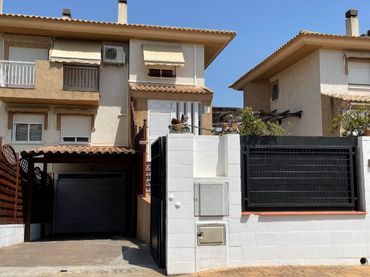 Doppelhaushälfte mit Pool zum Verkauf in Calle Royal Golf 40
