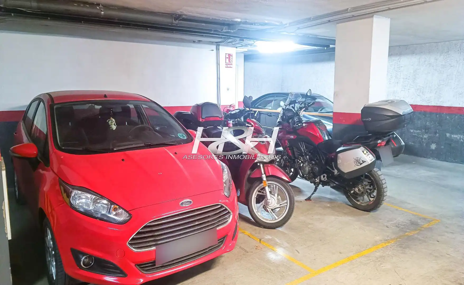 Parking de Piso en venta en Valencia con Trastero y Balcón