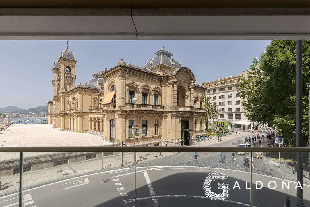 Vista exterior de Piso en venta en Donostia - San Sebastián  con Calefacción, Terraza y Balcón