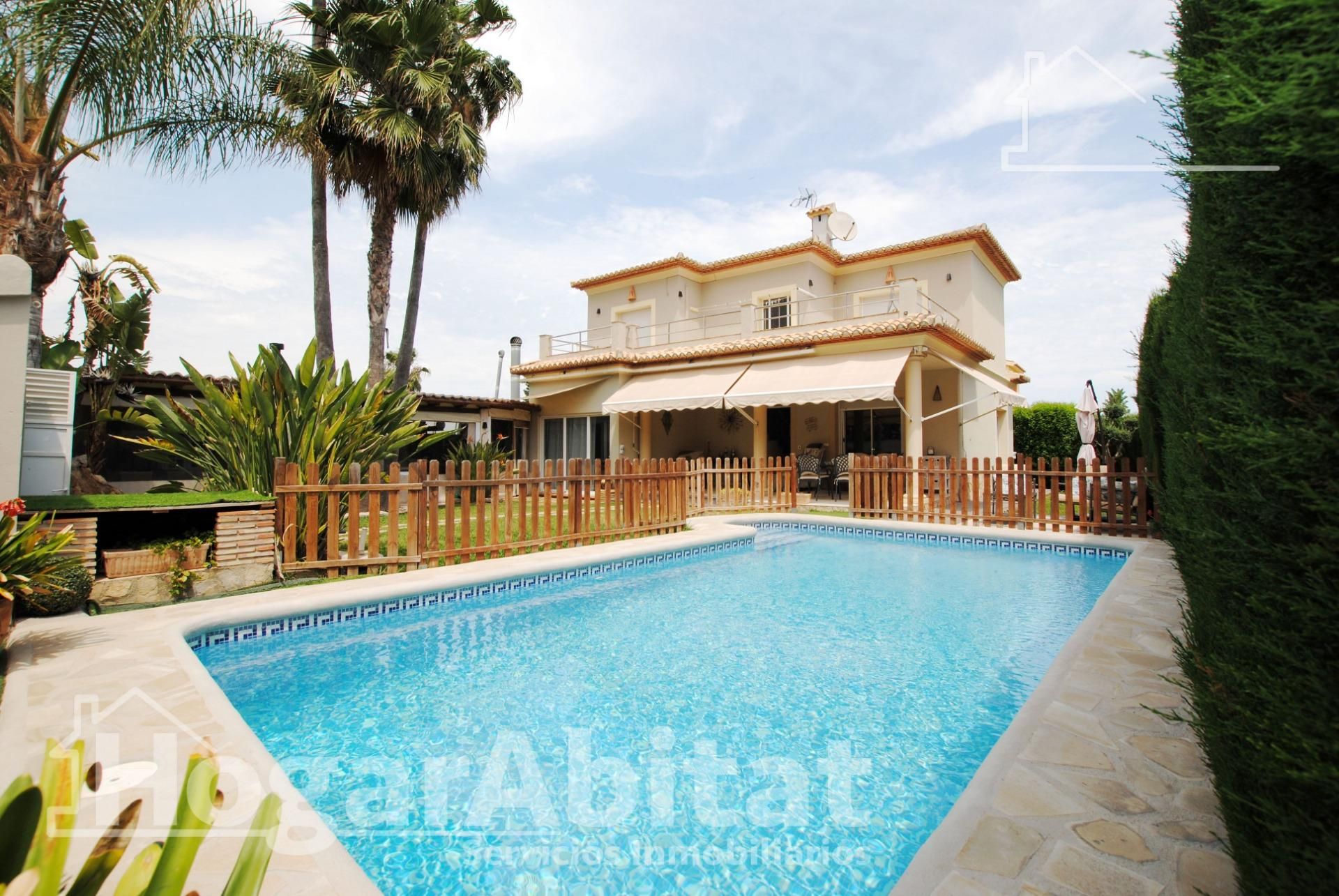 Vista exterior de Casa o xalet en venda en Els Poblets amb Aire condicionat, Calefacció i Jardí privat