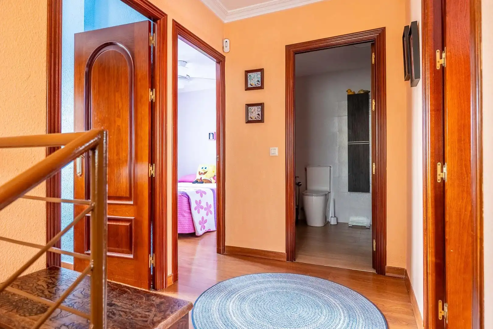 Casa adosada en venda en Dos Hermanas amb Aire condicionat, Jardí privat i Piscina comunitària