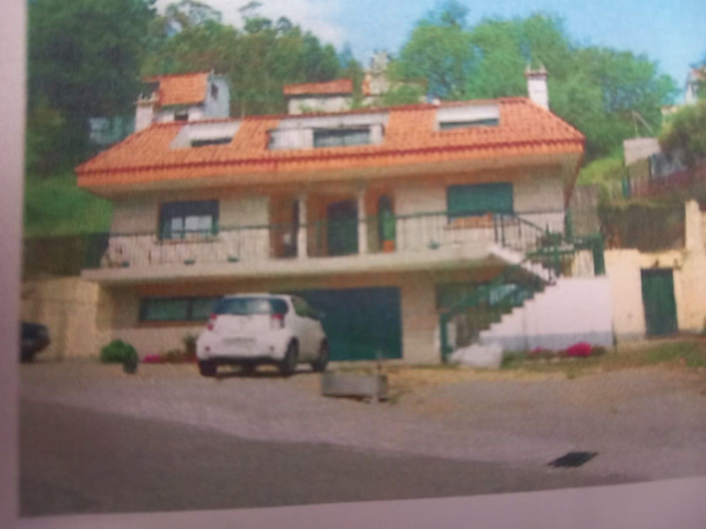 Vista exterior de Casa o xalet en venda en Vigo  amb Jardí privat i Balcó
