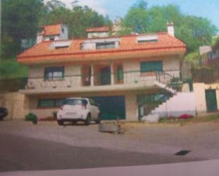 Vista exterior de Casa o xalet en venda en Vigo  amb Balcó