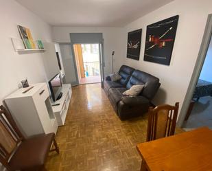 Living room of Flat for sale in Girona Capital  with Heating, Parquet flooring and Oven