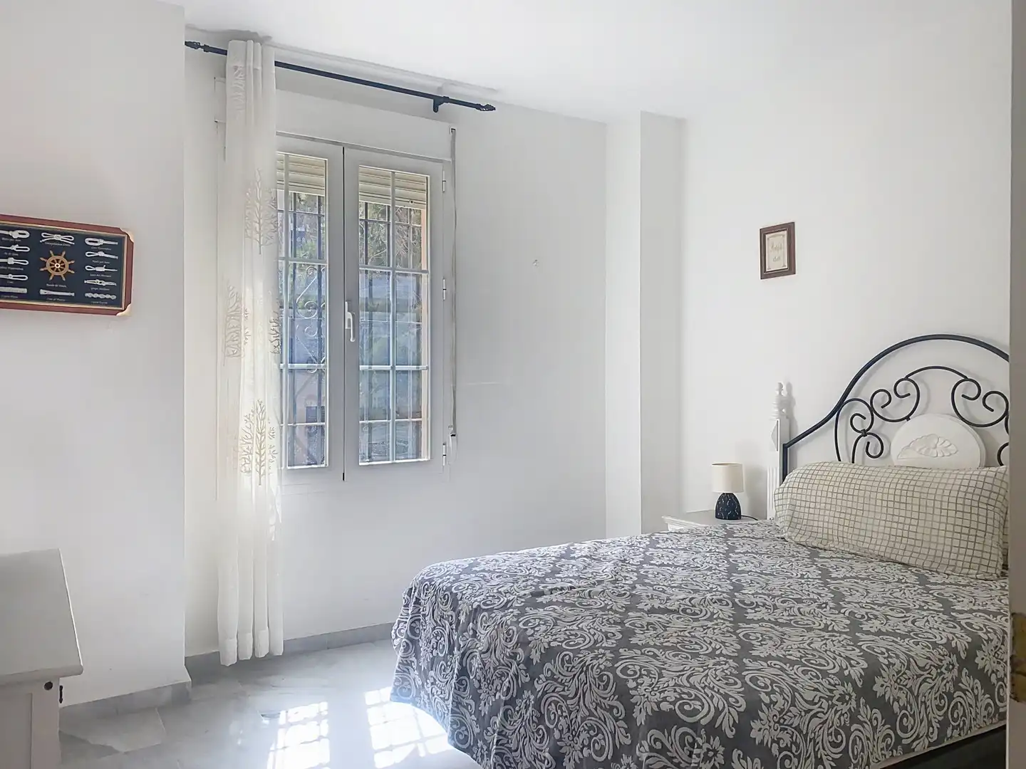 Dormitori de Casa adosada en venda en Marbella amb Jardí privat, Terrassa i Piscina
