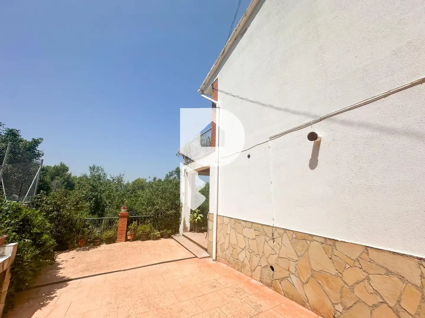 Vista exterior de Casa o xalet en venda en Pallejà amb Aire condicionat, Calefacció i Jardí privat