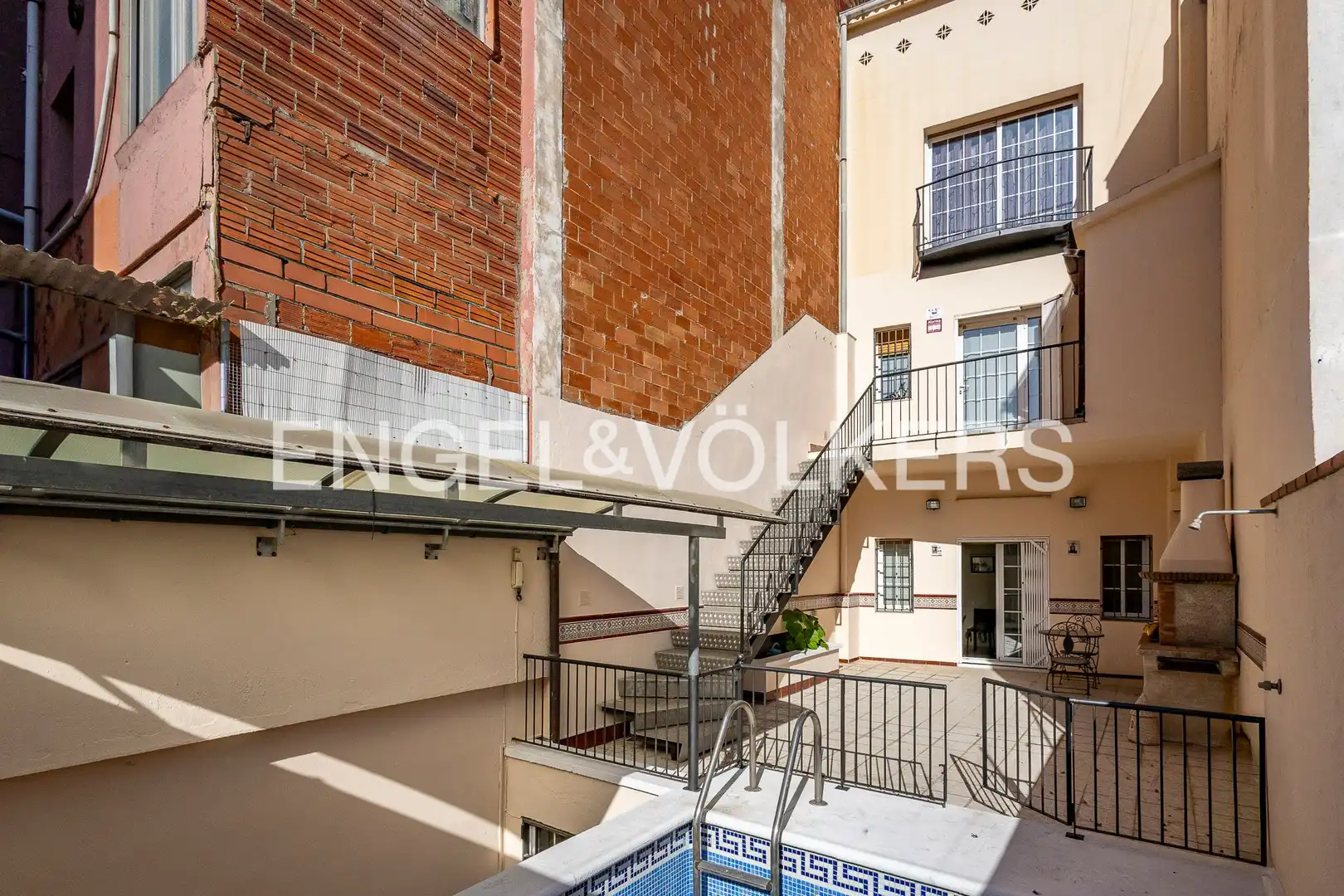 Terrassa de Casa adosada en venda en Sant Boi de Llobregat amb Aire condicionat, Calefacció i Jardí privat