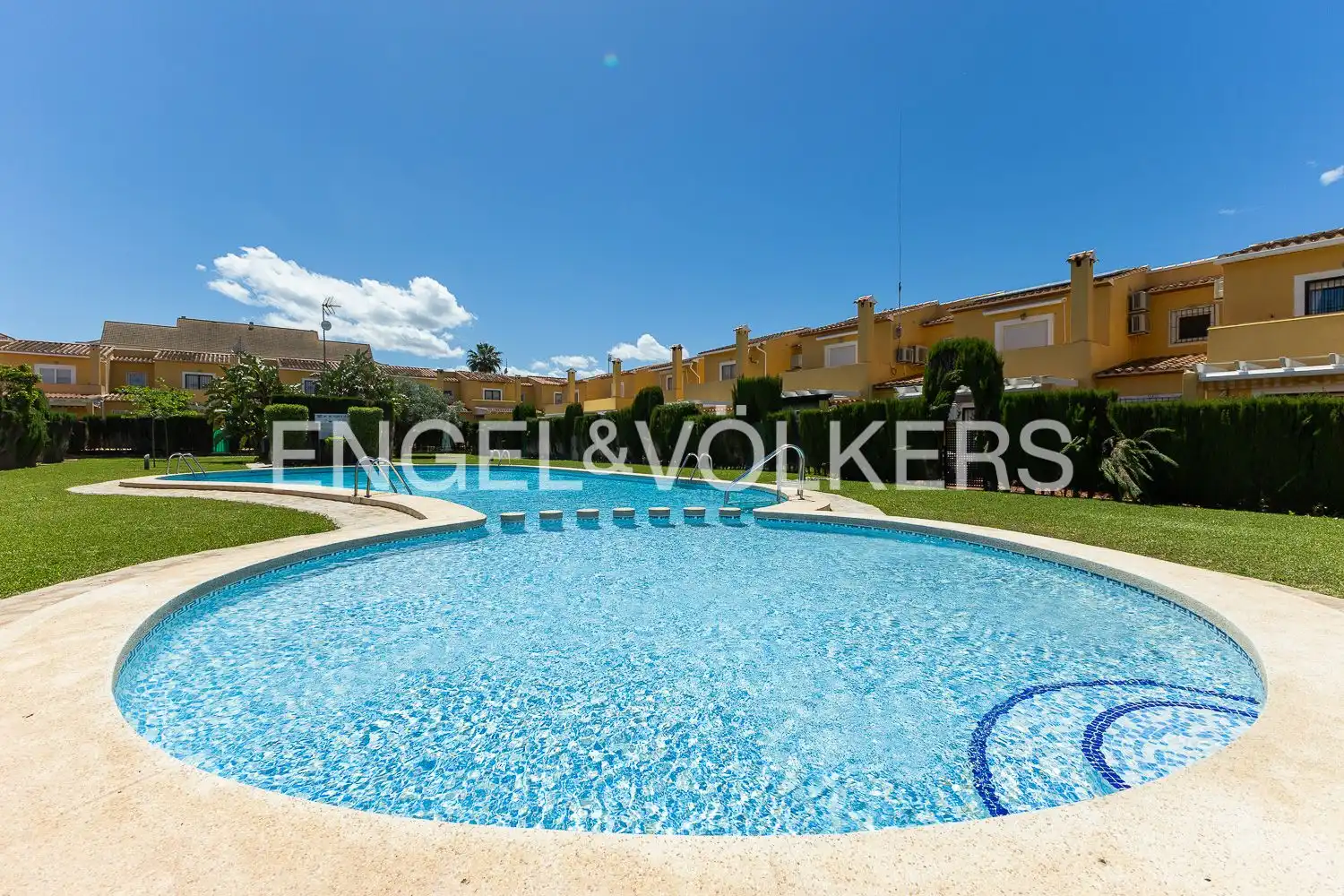 Piscina de Casa o chalet en venta en Dénia con Aire acondicionado, Calefacción y Jardín privado