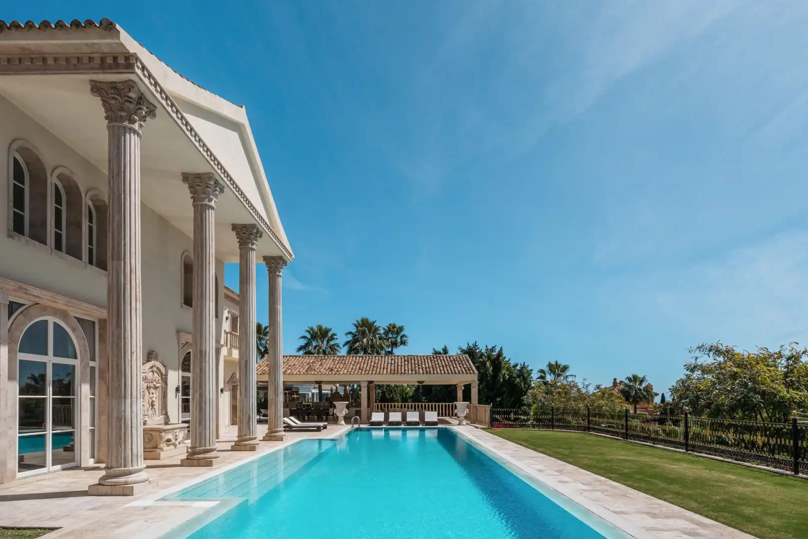 Piscina de Casa o chalet en venta en Marbella con Aire acondicionado, Calefacción y Jardín privado