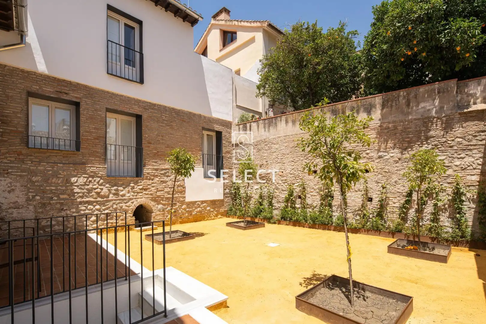 Außenansicht von Erdgeschoss zum Verkauf in Granada mit Klimaanlage und Privatgarten