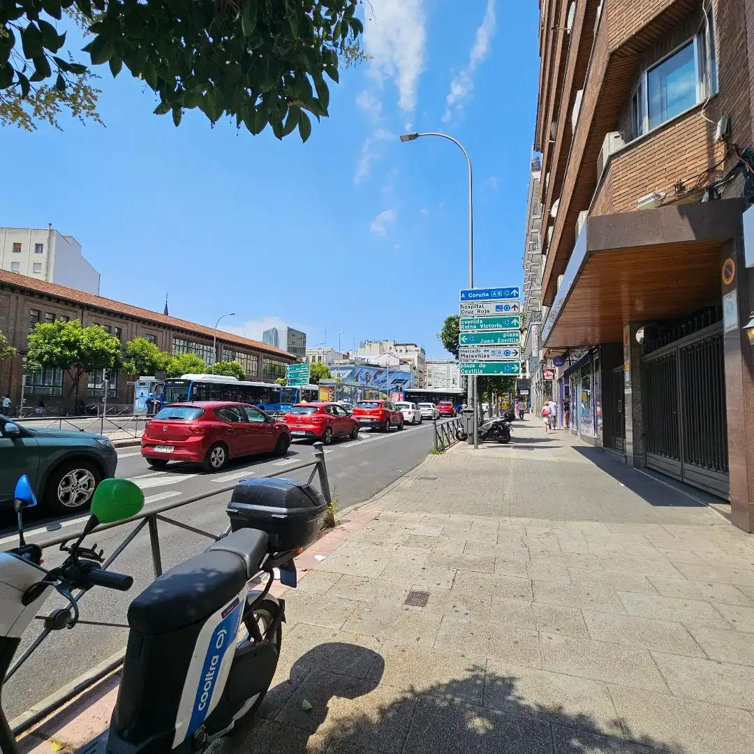 Local comercial en venda a Calle de Raimundo Fernández Villaverde, imagen 3