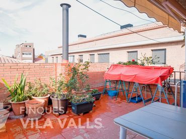 Casa con balcone in vendita a Calle Aparici