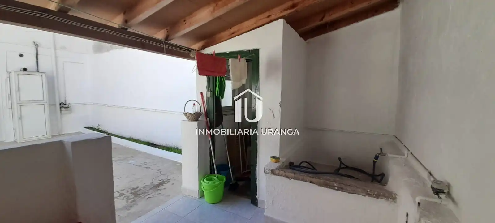 Außenansicht von Haus oder Chalet zum Verkauf in Laredo mit Heizung, Privatgarten und Terrasse