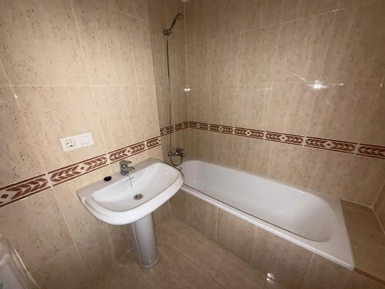 Bathroom of Flat for sale in Castro-Urdiales  with Heating, Parquet flooring and Terrace
