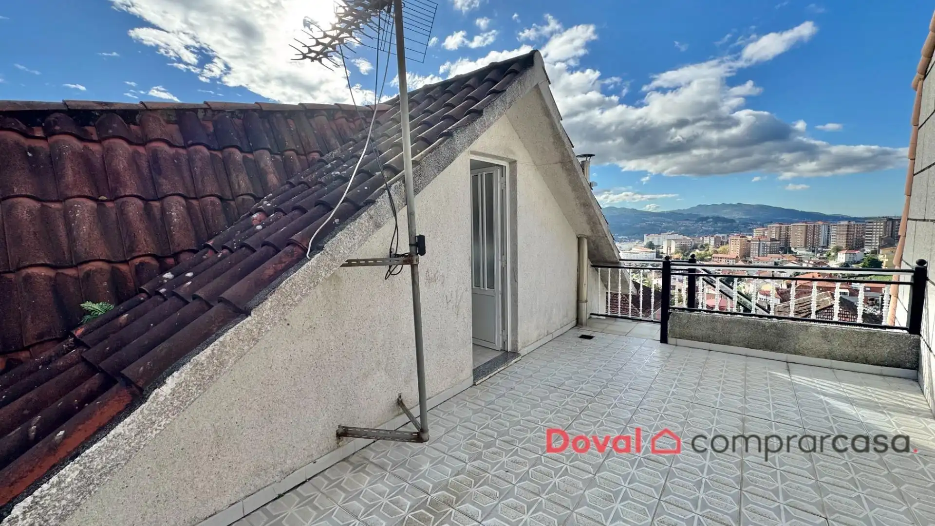 Balcony of Houses for sale in Vigo   with Heating, Private garden and Parquet flooring