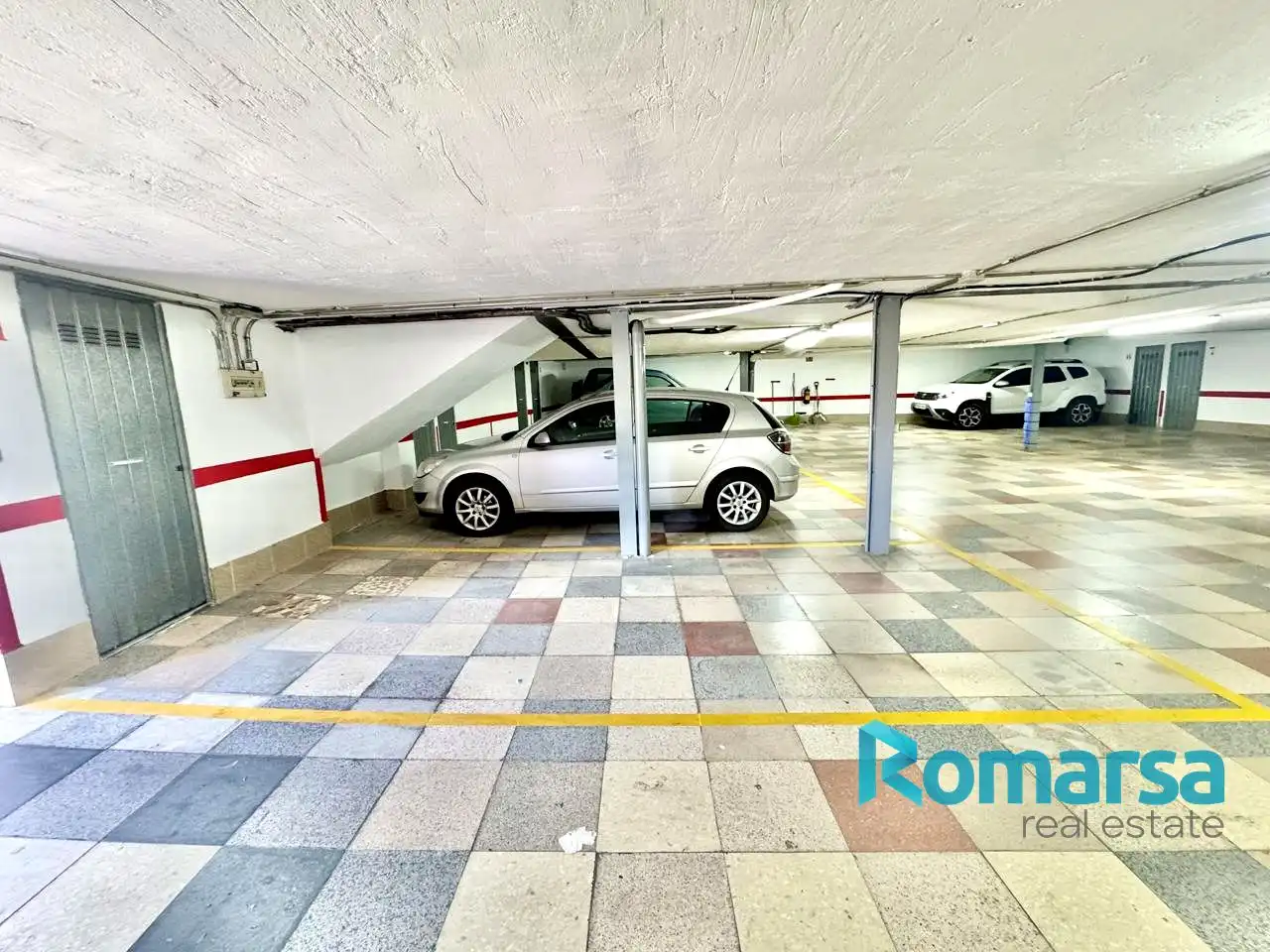 Parking de Piso en venta en Ávila con Calefacción, Parquet y Trastero