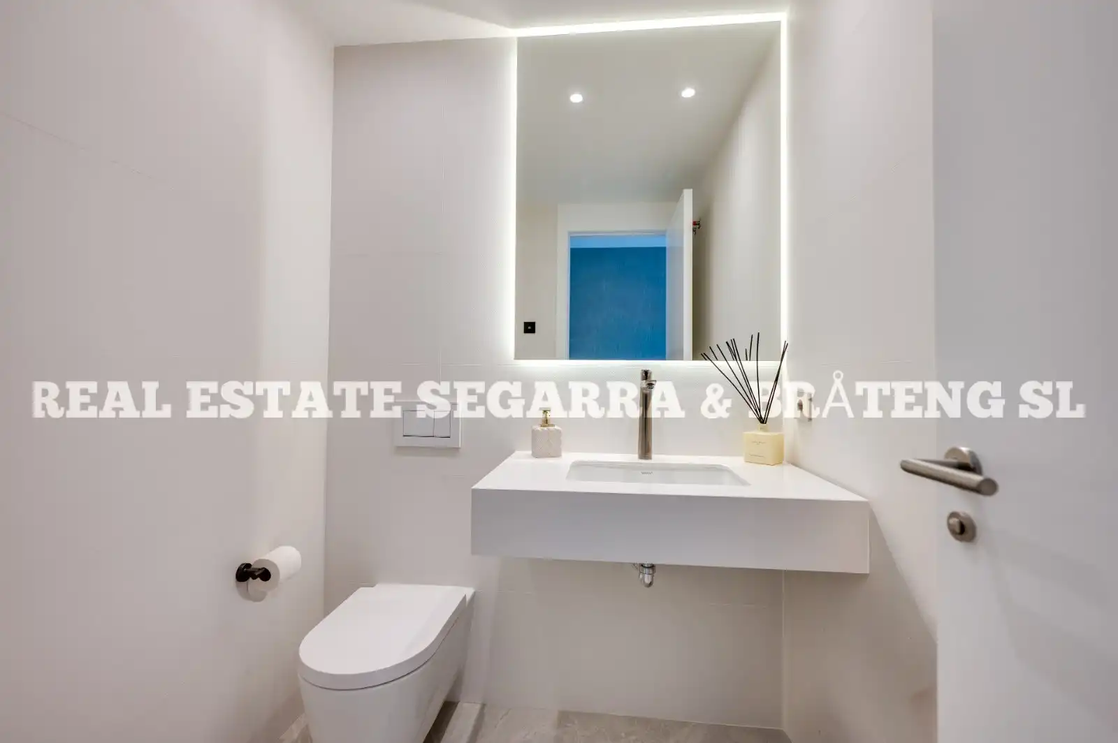 Bathroom of Attic for sale in Marbella  with Air Conditioner, Heating and Terrace