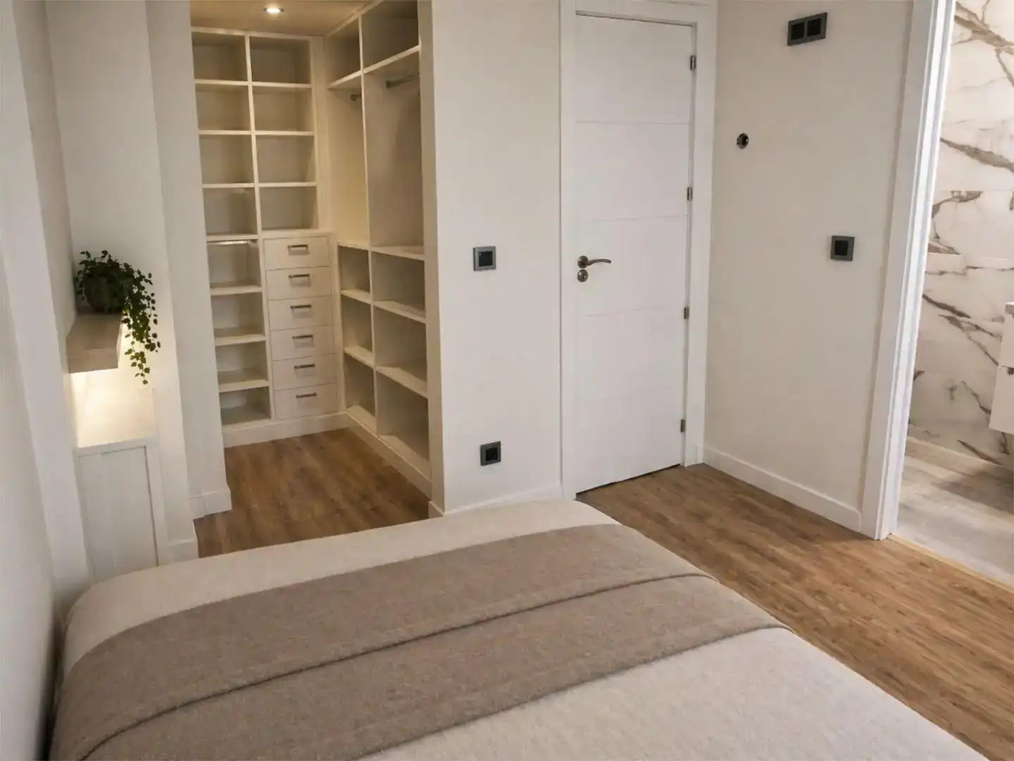 Dormitori de Apartament per a compartir en León Capital  amb Jardí privat, Parquet i Traster