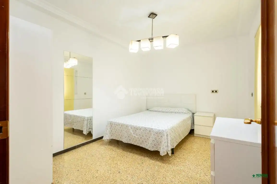Habitación de Piso en venta en Almería con Calefacción y Balcón