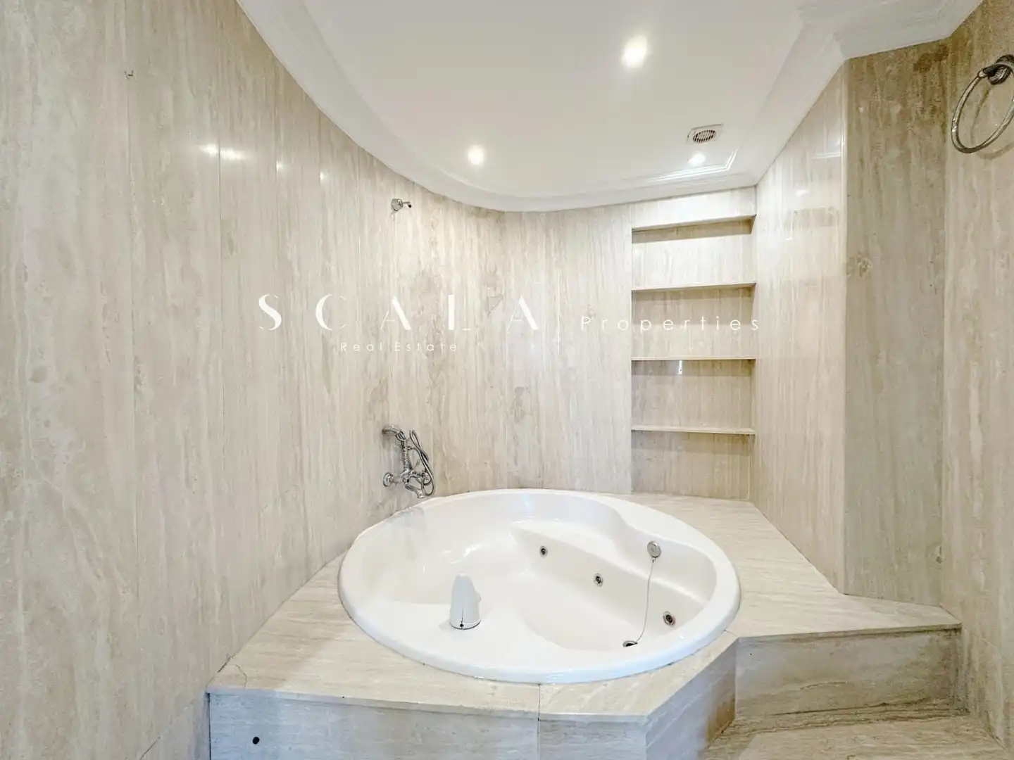 Badezimmer von Dachboden zur Miete in Madrid mit Klimaanlage, Heizung und Schwimmbad
