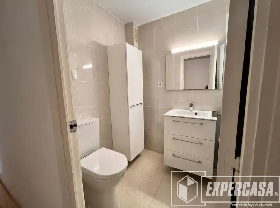 Bathroom of Flat for sale in Valencia  with Heating