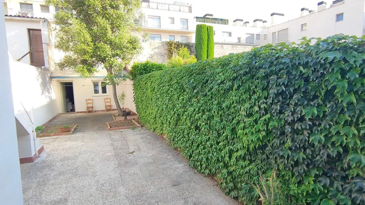 Vista exterior de Casa o xalet de lloguer en Terrassa amb Jardí privat, Terrassa i Moblat