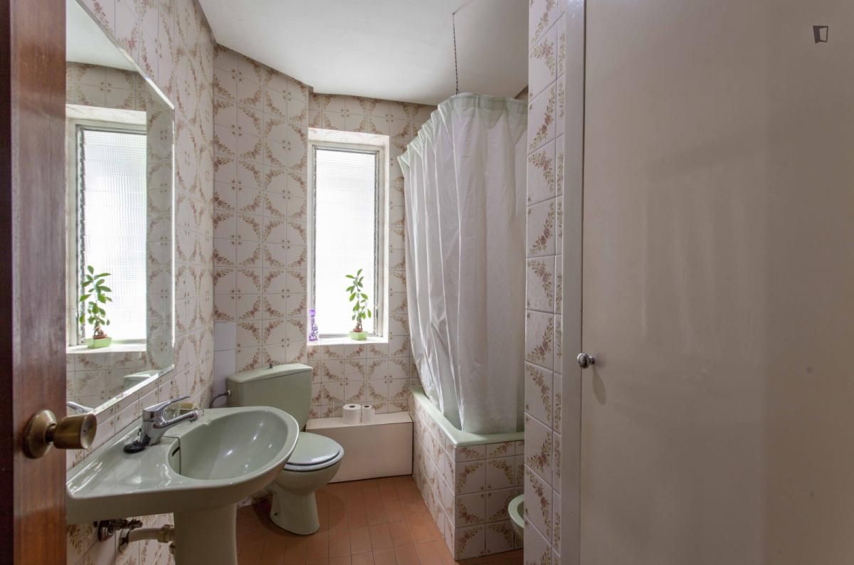 Bathroom of Apartment to rent in  Valencia Capital  with Air Conditioner, Furnished and Internet