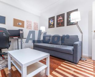 Sala d'estar de Pis en venda en  Madrid Capital amb Aire condicionat i Moblat