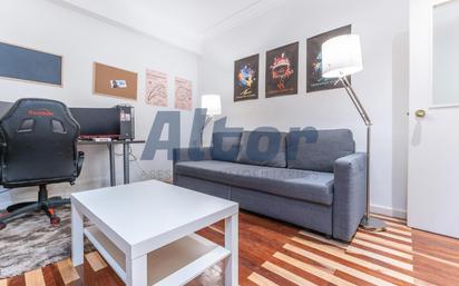 Sala d'estar de Pis en venda en  Madrid Capital amb Aire condicionat i Moblat