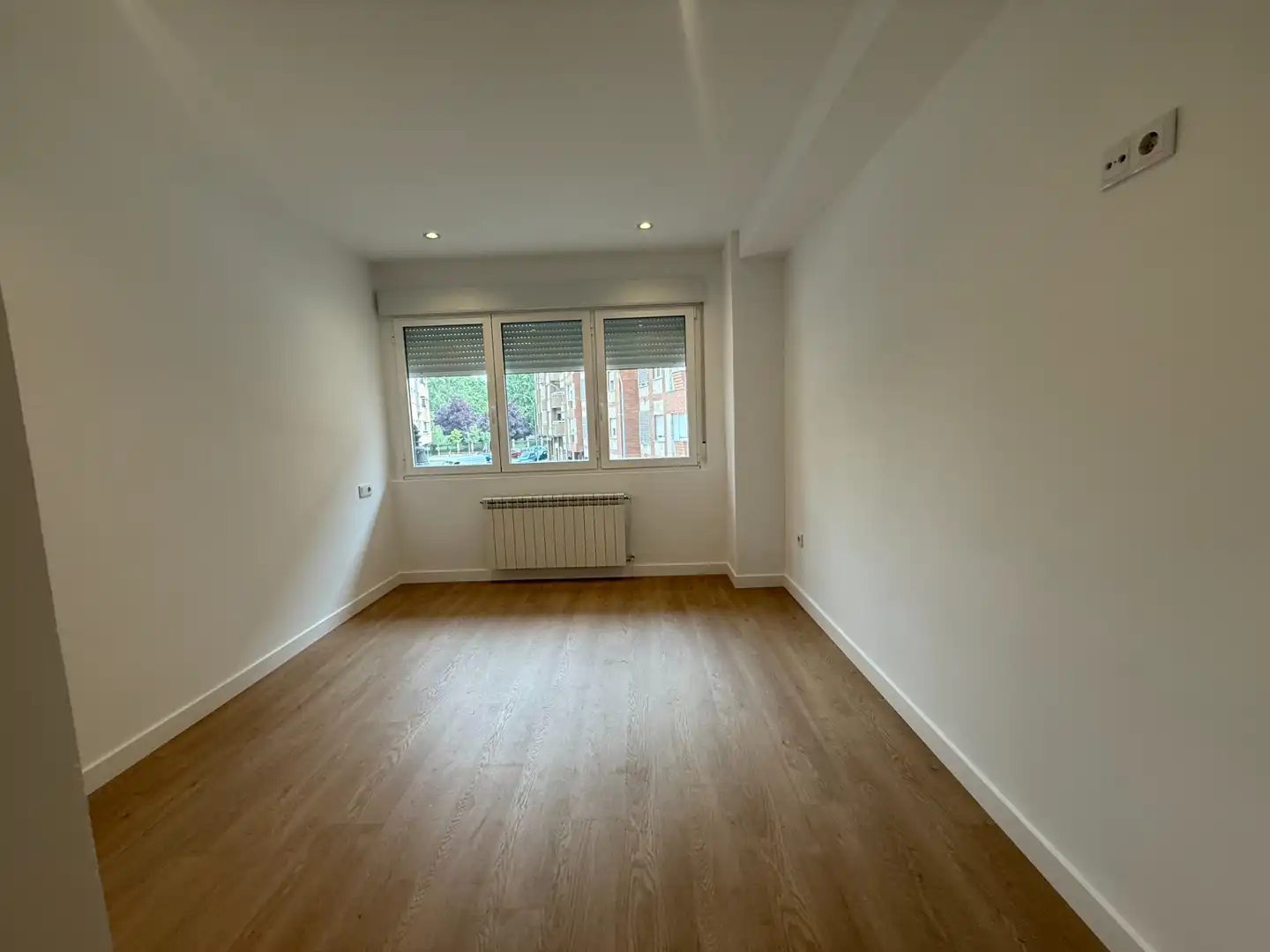 Apartamento de alquiler en León Capital  con Calefacción, Parquet y Terraza